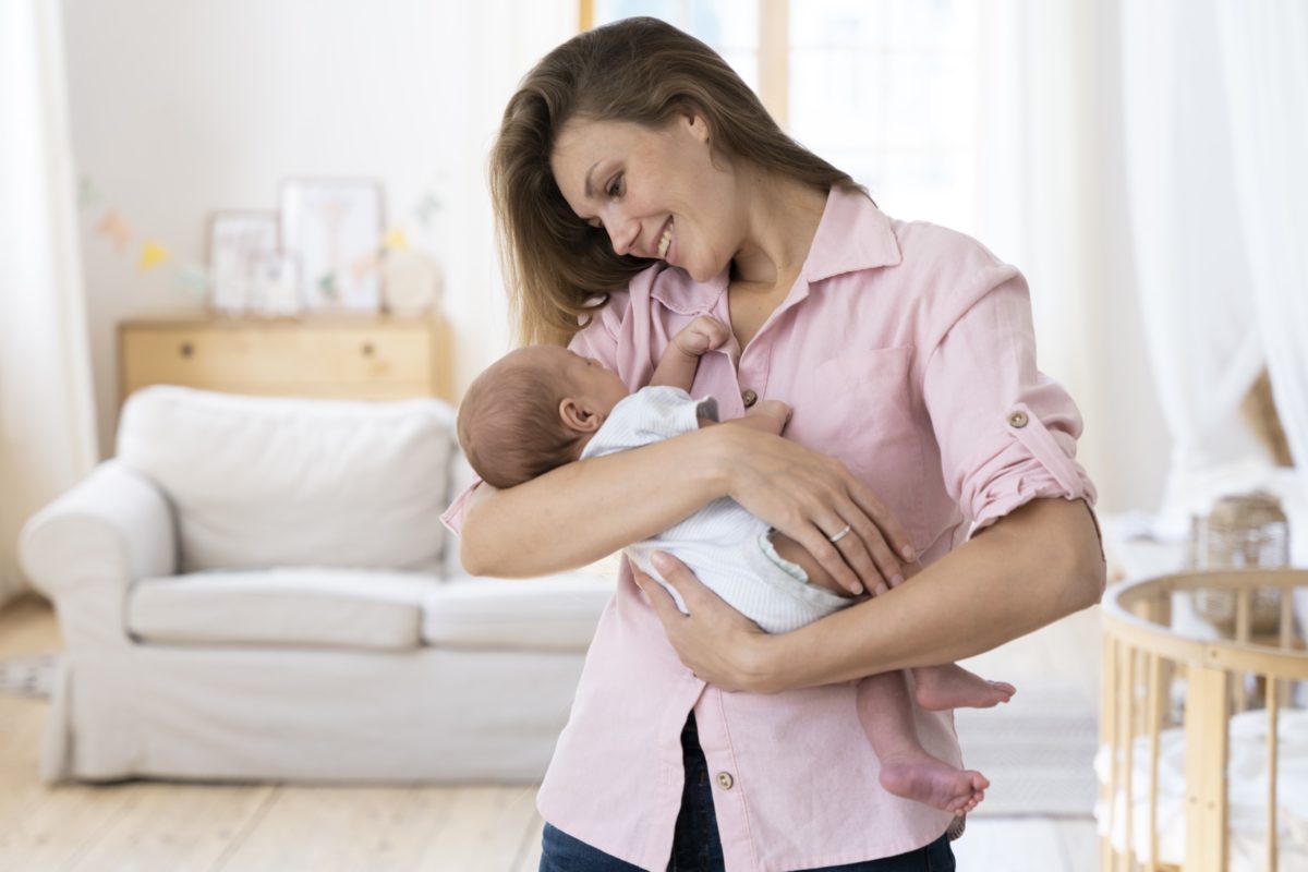 Como o mito do amor materno pode trazer impactos psicológicos?